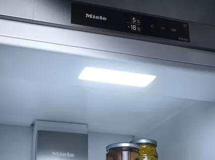 Встраиваемый холодильник Miele KFN 7734 C