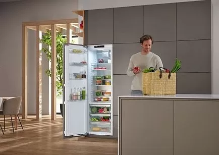 Встраиваемый холодильник Miele K 7747 C